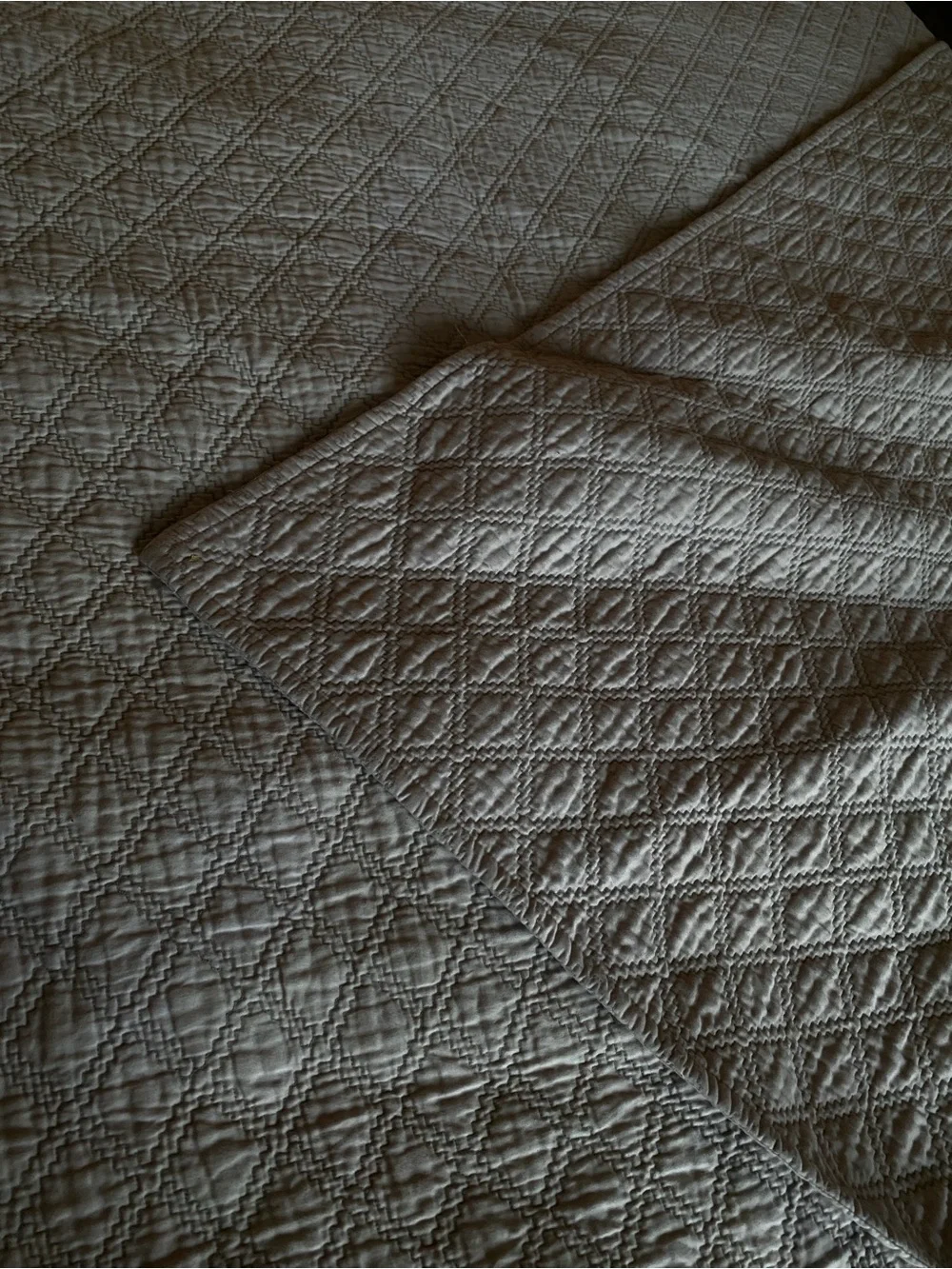 Vera Wang Queen Quilt Beige Diamond Textured Coverlet Like New Luxury Bedding  V